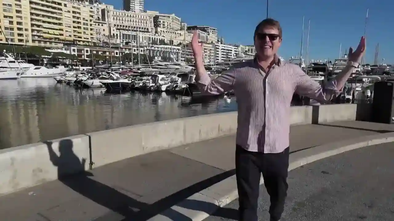 unveiling-the-unique-signal-green-laferrari-a-thrilling-ride-through-monaco