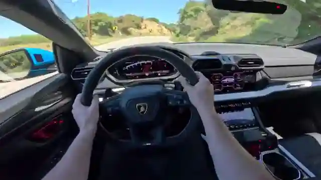 lamborghini-urus-se-power-luxury-and-performance-unleashed