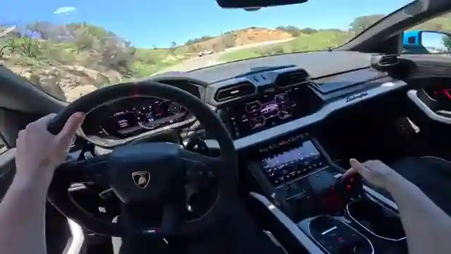 lamborghini-urus-se-power-luxury-and-performance-unleashed