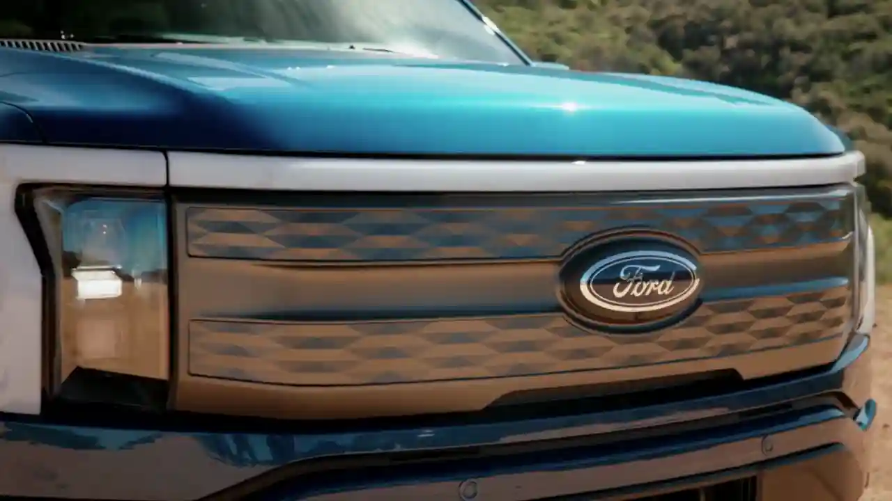 ford-f-150-lightning-vs-gmc-hummer-ev-electric-truck-showdown