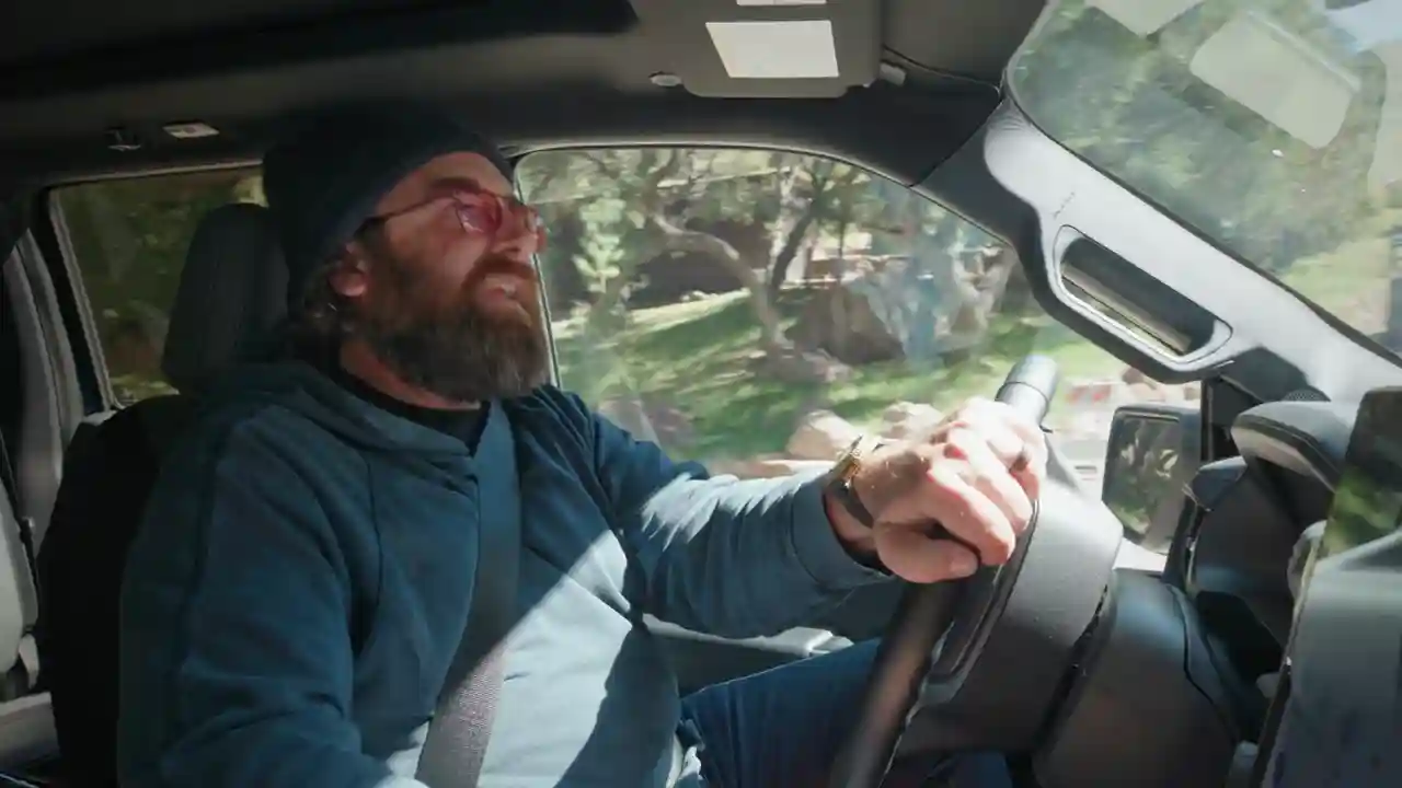 ford-f-150-lightning-vs-gmc-hummer-ev-electric-truck-showdown