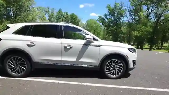 2019-lincoln-nautilus-reserve-review-luxury-suv-challenges-and-charms