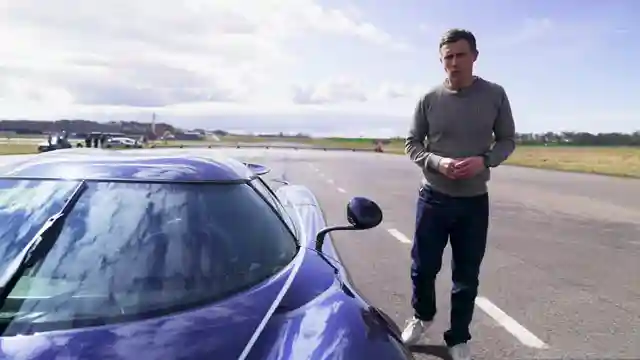 koenigsegg-jesko-absolute-vs-regera-drag-race-showdown