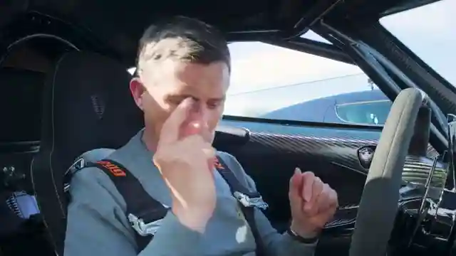 koenigsegg-jesko-absolute-vs-regera-drag-race-showdown