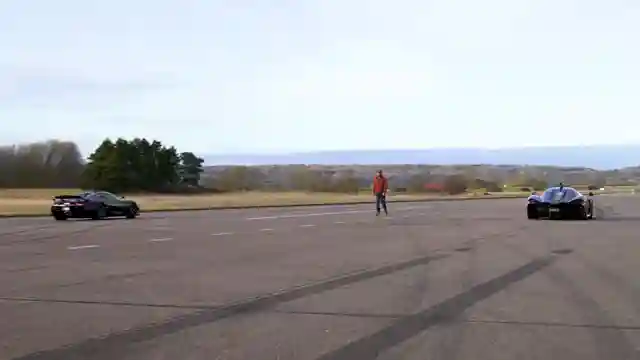 koenigsegg-jesko-absolute-vs-regera-drag-race-showdown
