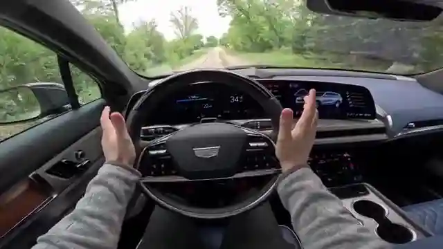 2026-cadillac-vistic-review-power-luxury-and-innovation