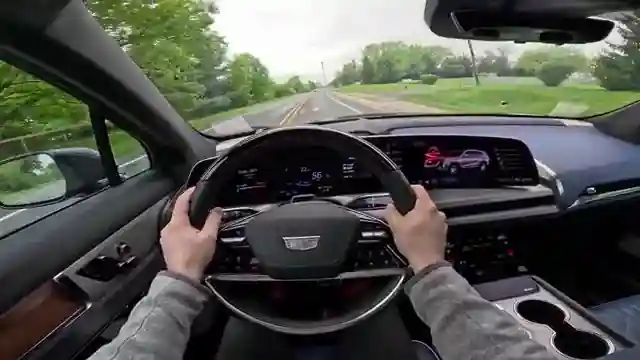 2026-cadillac-vistic-review-power-luxury-and-innovation
