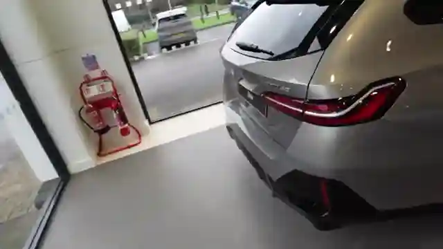 unveiling-luxury-archie-hamilton-racings-bmw-750e-collection-day