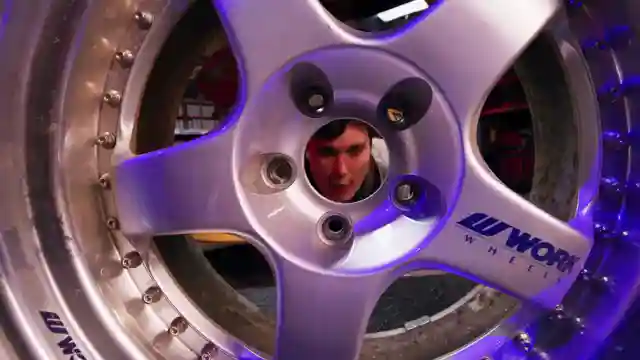 wheel-restoration-from-disassembly-to-powder-coating