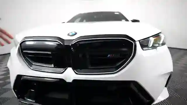 unveiling-tj-hunts-custom-m5-wagon-performance-and-style-in-new-york