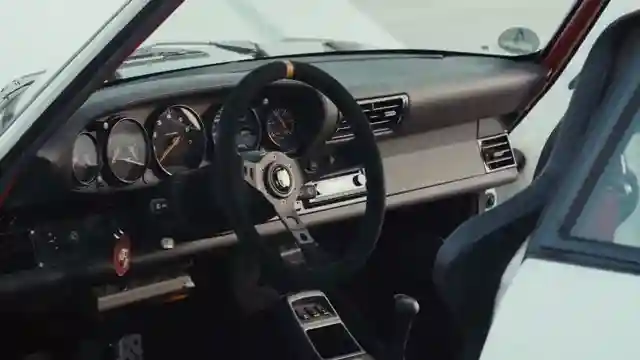 exploring-the-porsche-911-turbo-3-6-power-and-luxury-in-dubai