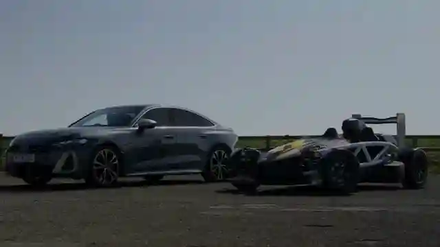 ultimate-showdown-ariel-atom-4r-vs-kum-620-on-welsh-roads
