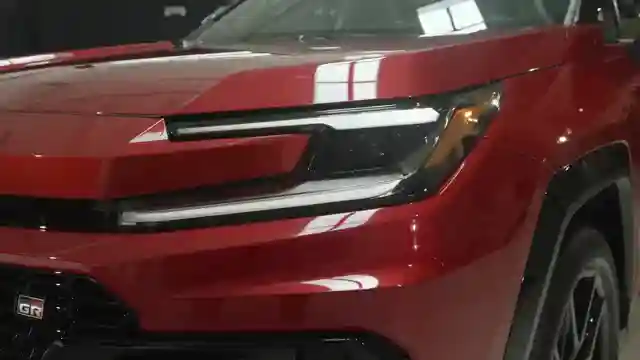 2026-toyota-rav4-hybrid-powertrain-advanced-tech-and-enhanced-safety