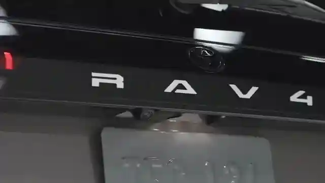2026-toyota-rav4-hybrid-powertrain-advanced-tech-and-enhanced-safety