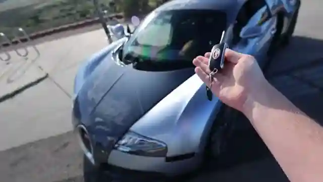 ultimate-hypercar-reunion-bugatti-veyron-vs-koenigsegg-agera-hh