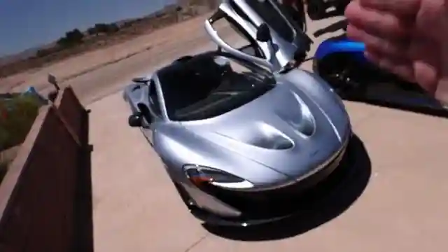 ultimate-hypercar-reunion-bugatti-veyron-vs-koenigsegg-agera-hh