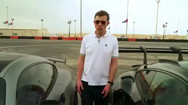 porsche-911-gt3-rs-vs-mercedes-amg-gtr-drag-race-showdown