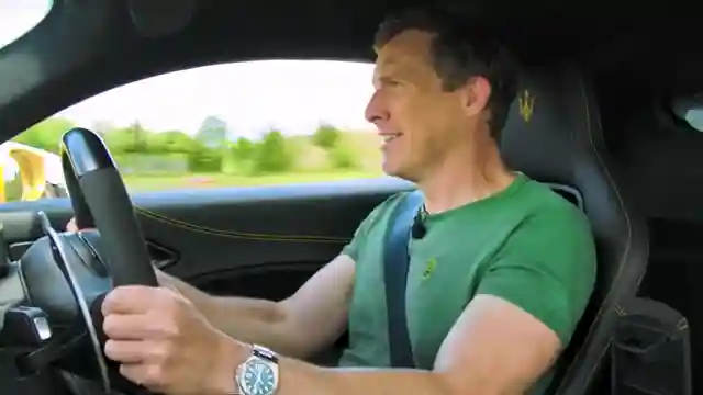 drag-race-showdown-maserati-mc20-vs-porsche-911-gt3-rs