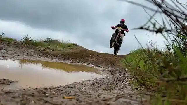 vintage-off-road-motorcycles-artistic-freedom-with-matia-baji