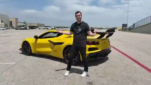 corvette-zr1-hypercar-killer-with-1064-hp-and-233-mph-top-speed