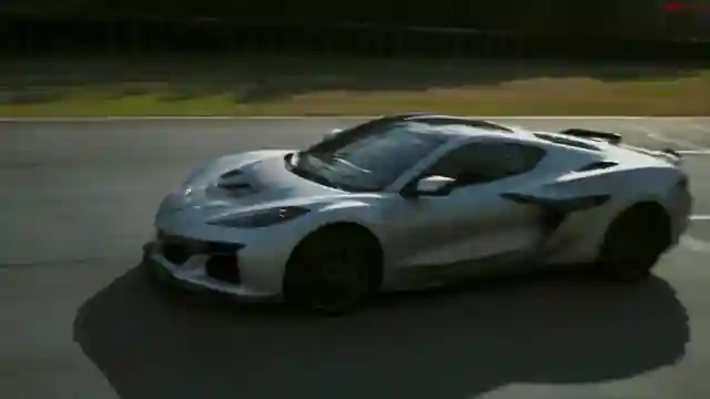 chevrolet-unleashes-corvette-zr1x-1250hp-hybrid-powerhouse