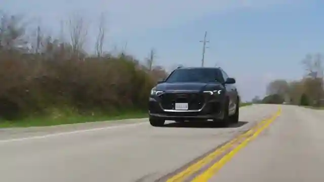 audi-rsq8-vs-bmw-x6m-super-suv-showdown