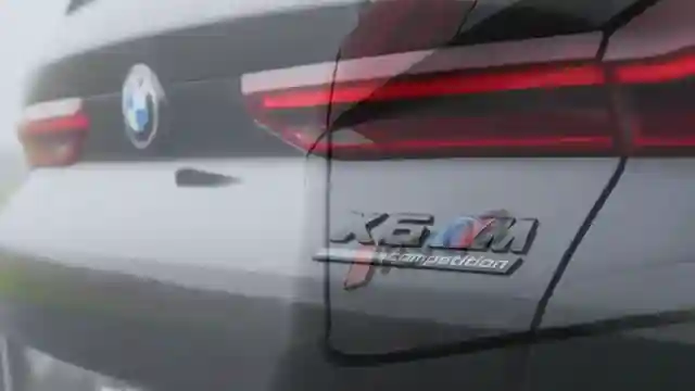 audi-rsq8-vs-bmw-x6m-super-suv-showdown