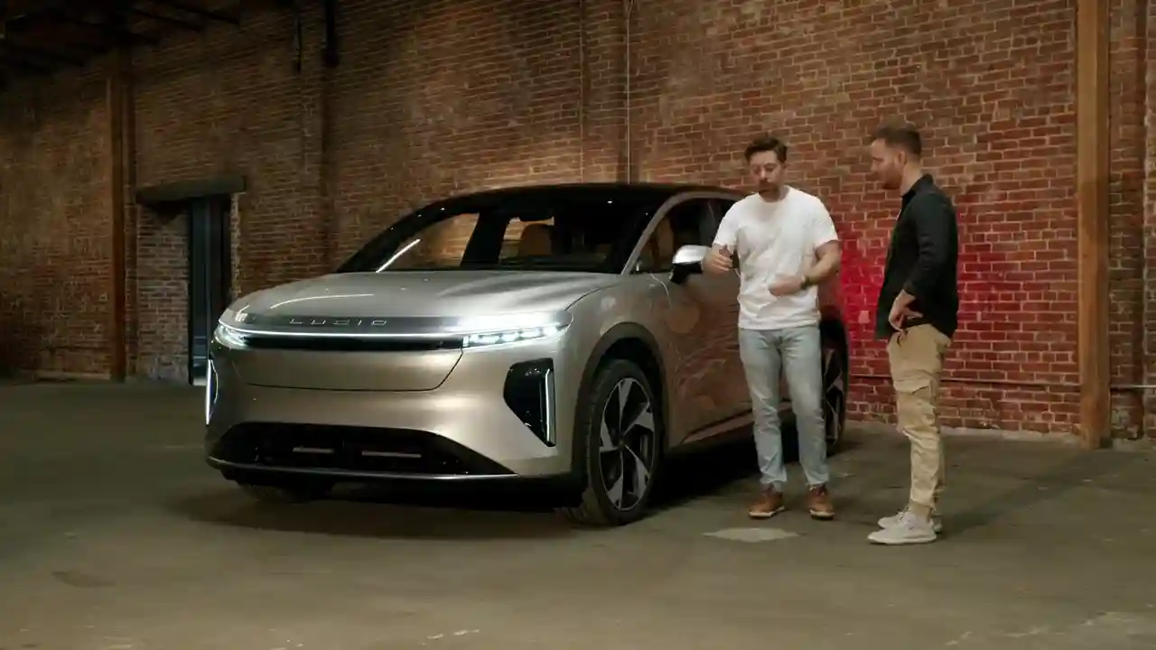 lucid-gravity-review-a-sleek-and-luxurious-competitor-to-tesla-model-x-and-rivian-r1s