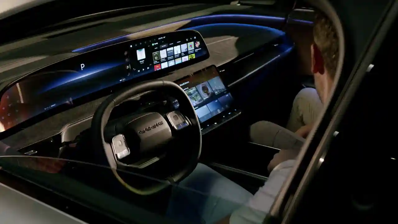 lucid-gravity-review-a-sleek-and-luxurious-competitor-to-tesla-model-x-and-rivian-r1s