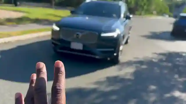 rich-rebuilds-reviews-affordable-slate-electric-pickup-truck-in-detroit