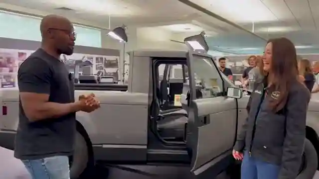 rich-rebuilds-reviews-affordable-slate-electric-pickup-truck-in-detroit