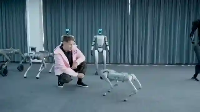 unveiling-unitree-advanced-robotics-in-china-with-supercar-blondie