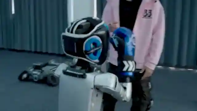 unveiling-unitree-advanced-robotics-in-china-with-supercar-blondie