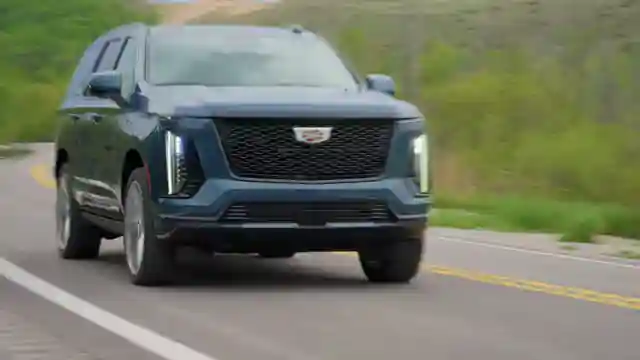 luxury-suv-showdown-navigator-vs-escalade-vs-grand-wagon-ear
