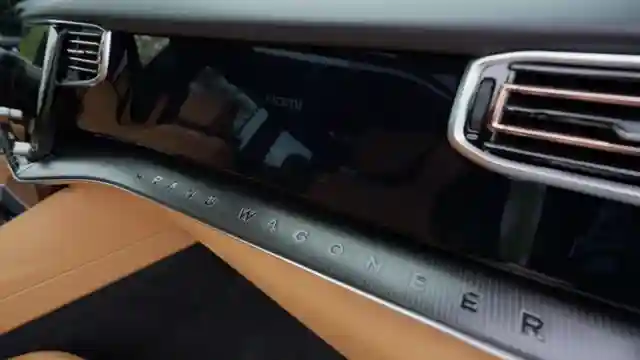 luxury-suv-showdown-navigator-vs-escalade-vs-grand-wagon-ear