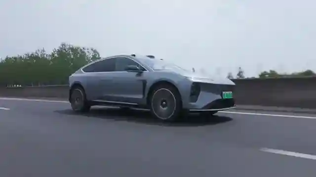 exploring-chinas-neo-et9-a-maybach-contender-unveiled