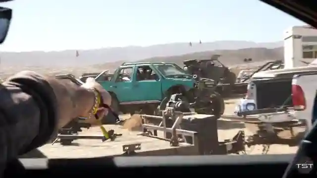 off-road-thrills-testing-the-ford-ranger-raptor-at-king-of-the-hammers
