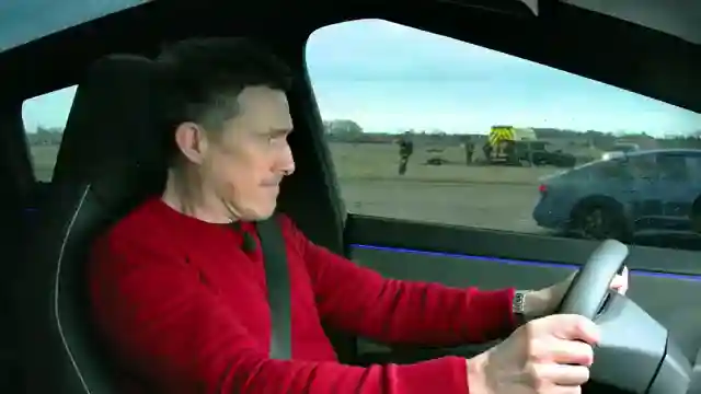 tesla-cybertruck-cyberbeast-vs-audi-rsq8-rs7-drag-race-showdown