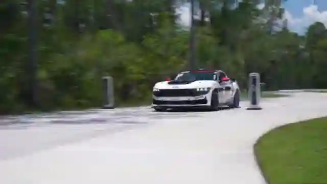 adam-lz-vs-chelsea-thrilling-dark-horse-r-mustang-track-challenge
