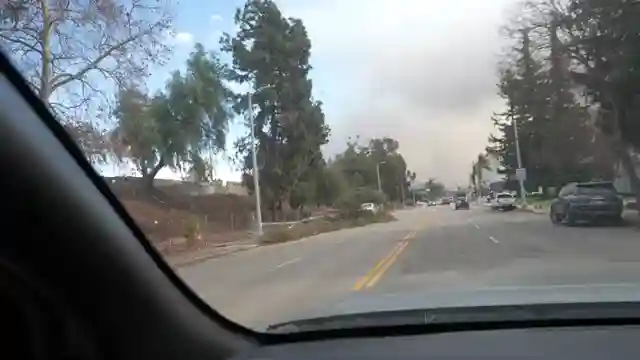 la-wildfires-emeliahartfords-aid-amid-power-line-chaos