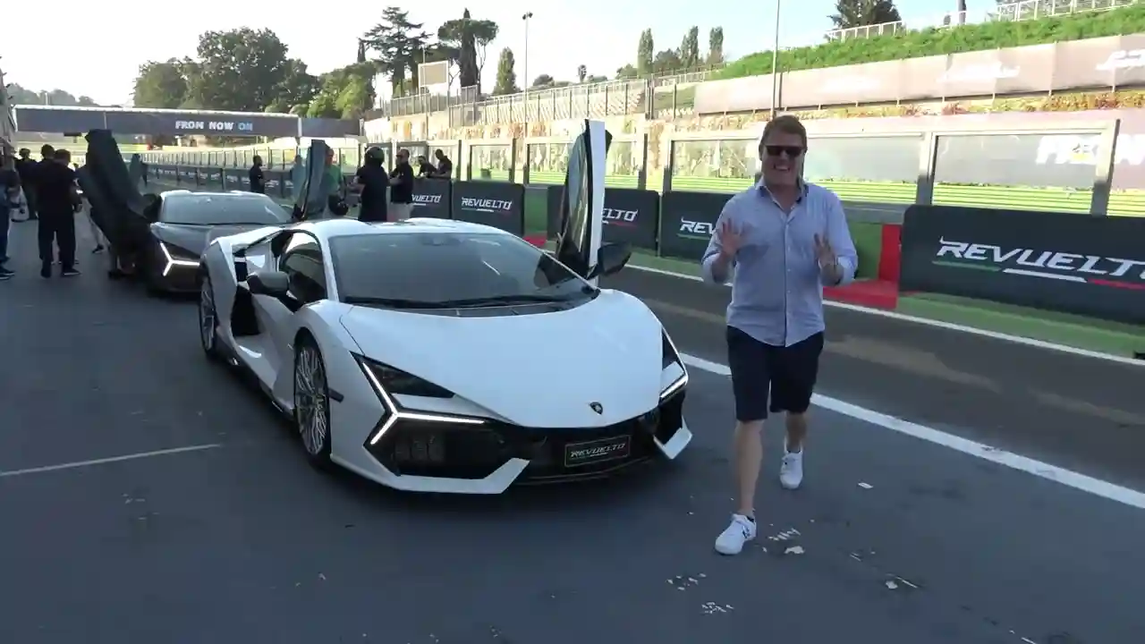 unleashing-the-power-lamborghini-revolutio-the-ultimate-plug-in-hybrid-supercar