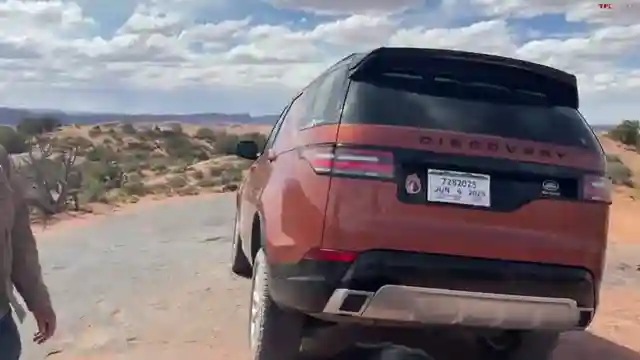 exploring-land-rover-discovery-5-off-road-performance-in-moab-with-blaze