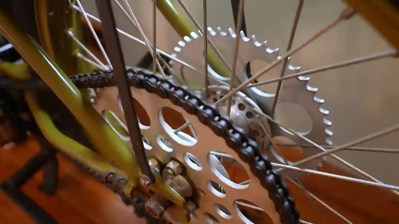 unveiling-hidden-treasures-forgotten-motorcycles-and-cars-in-the-heart-of-new-york-city