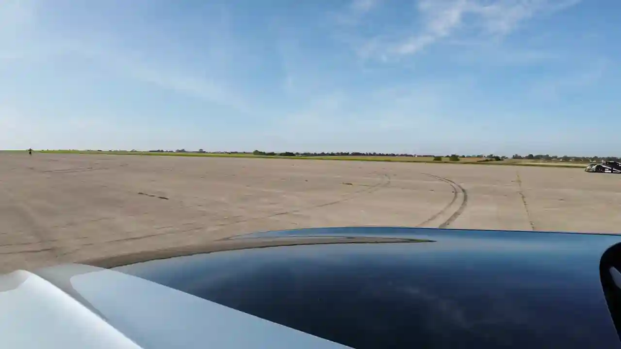 drag-race-showdown-bentley-gt-speed-le-mans-edition-vs-speed-8