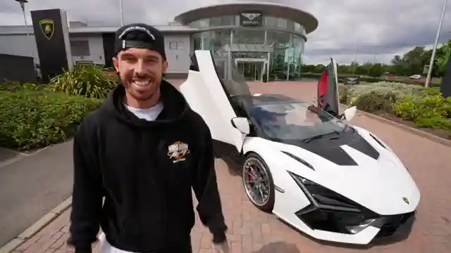 mat-armstrong-overcomes-lamborghini-revolto-technical-challenges-on-epic-journey
