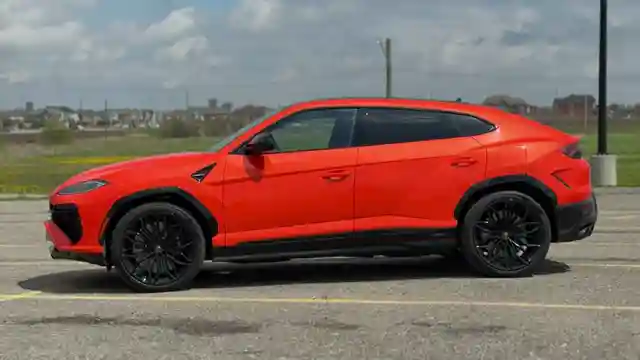 lamborghini-urus-se-review-daily-driving-excellence