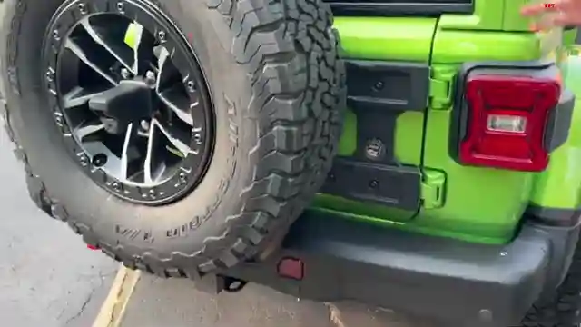 jeep-wrangler-rubicon-x-off-road-adventure-in-mojito-green